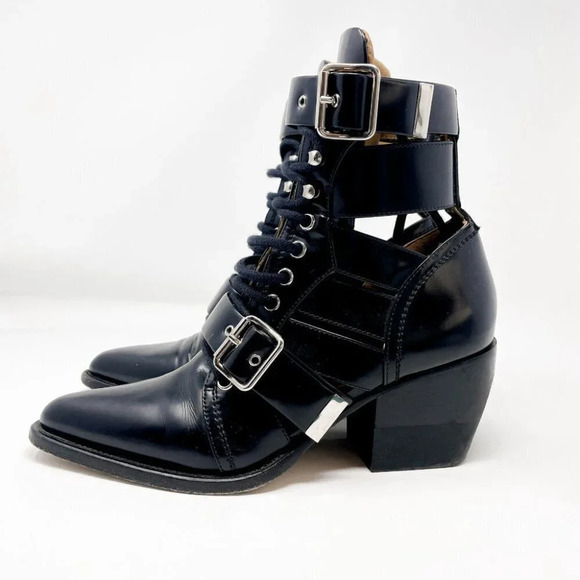 CHLOE Rylee Glossed Leather Ankle Boots Cut Out Black Size 37/7 - Picture 9 of 13
